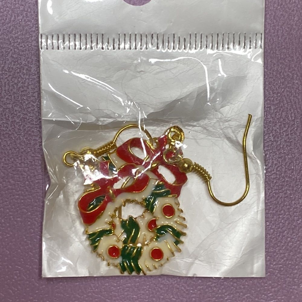 💛 Gold Tone Snowy Christmas Wreath Hook Earrings